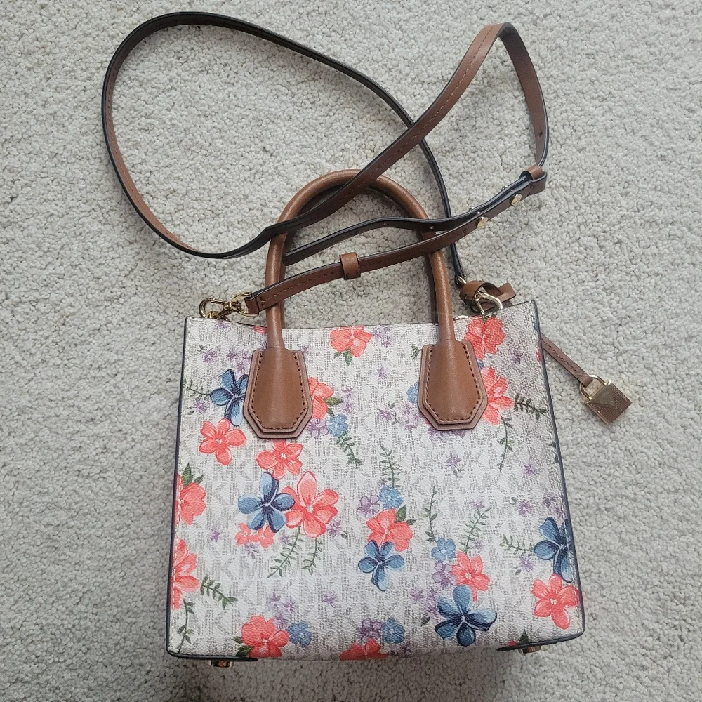Like New MICHAEL KORS MERCER MEDIUM FLORAL LOGO ACCORDION CROSSBODY BAG